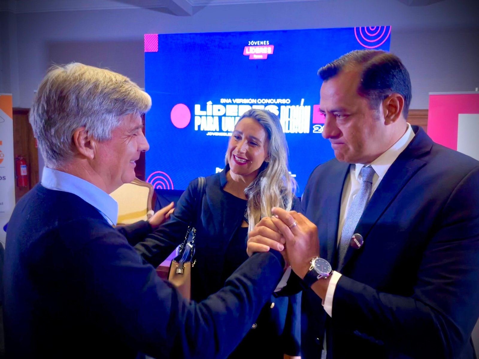 Hotuiti Teao conversa con asistentes en el concurso Líderes para el Futuro